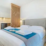 Ξενοδοχείο με διαμερίσματα Iliomagic Luxury 3*