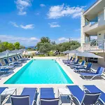 Ξενοδοχείο με διαμερίσματα Iliomagic Luxury 3*