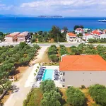 Iliomagic Luxury Ξενοδοχείο με διαμερίσματα 3*