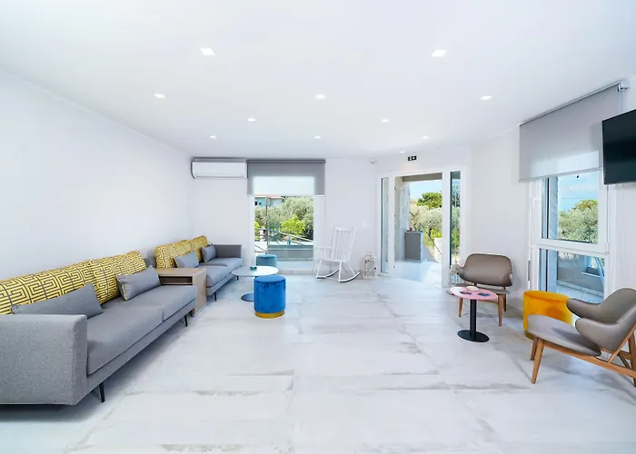 Iliomagic Luxury Apart-hotel