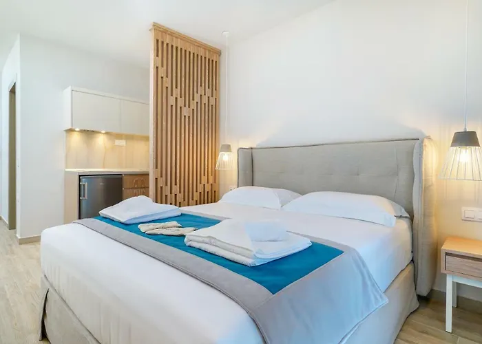 Apart-hotel Iliomagic Luxury 4*